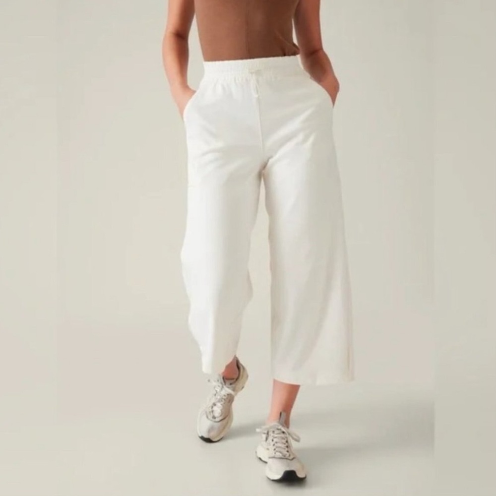 Athleta Triumph Hybrid Wide-Leg Crop Pants